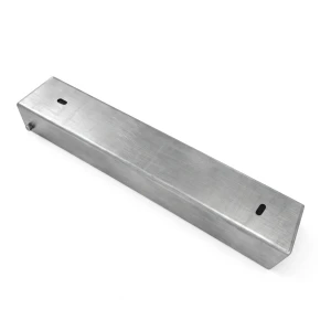 C-profil forbinder beslag til sokkelmur 300x55 galvaniseret