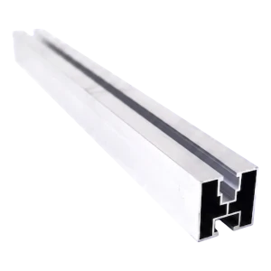PV monteringsprofil i aluminium 40×40 mm – skinne 665 cm til M10-bolte